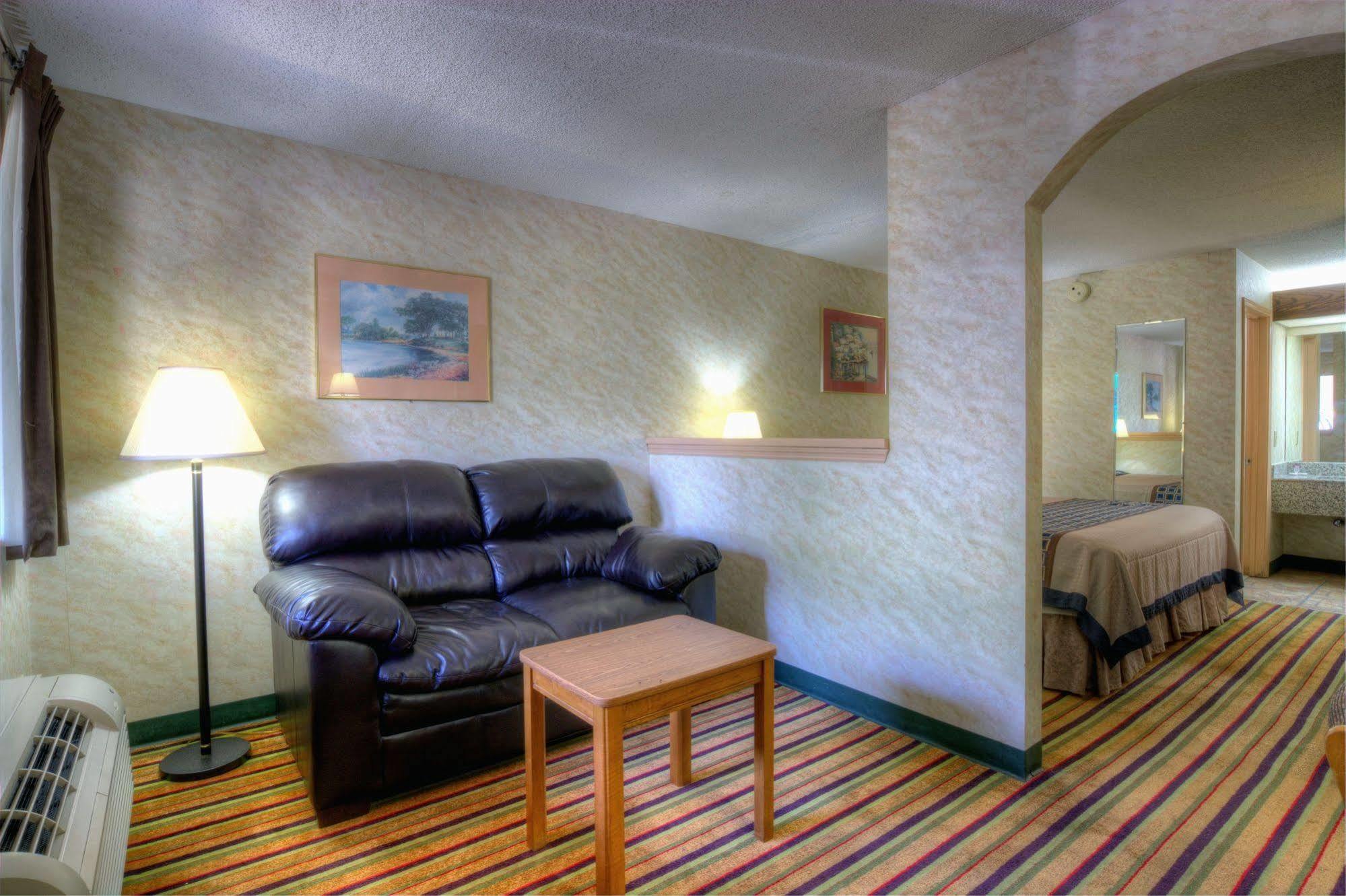 Red Roof Inn & Suites Athens, Al Dış mekan fotoğraf